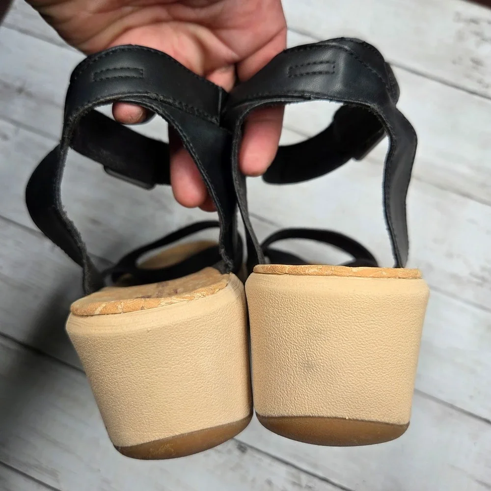 Clarks Cloudsteppers Wedge Sandals Women 8.5 Black Buckle Strap Sporty Damaged